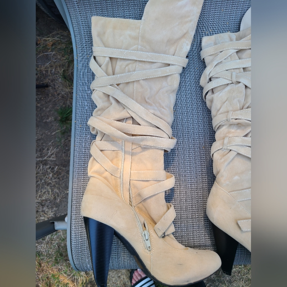 Beige heel boots 7.5